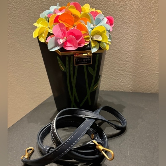 Kate Spade 3-D in bloom handbag - Picture 4 of 7